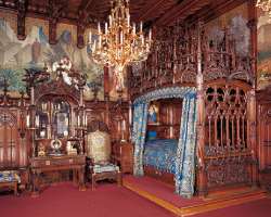 Though Ludwig wanted to make the castle of his dream only 14 rooms are finished until now. You can see the king's bedroom, Singer's Hall and cave-like